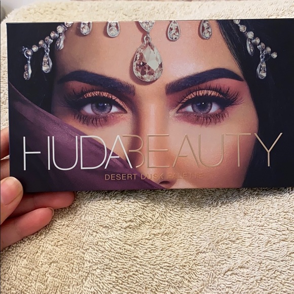 Huda Beauty Pallet - Picture 2 of 4